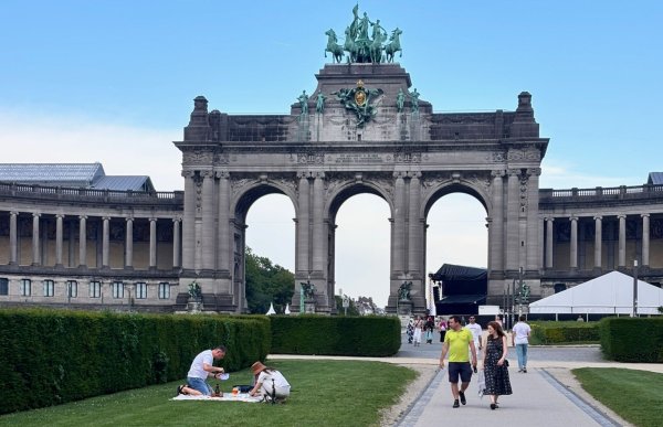 Spennende arkitektur i park
