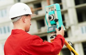 Industrioppmåler i arbeid.