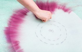 En modist lager en filthatt