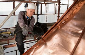 Blikkenslager i arbeid