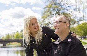 Støttekontakt ute på tur med bruker.