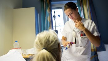 Sykepleiere på jobb ved Radiumhospitalet i Oslo.