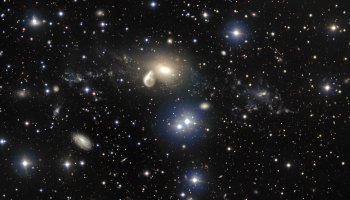 Galaksen NGC 5291 i Kentaurus-konstellasjonen. Galaksen kolliderte med en annen galakse for 360 millioner år siden. Bildet er tatt med teleskop fra Chile.