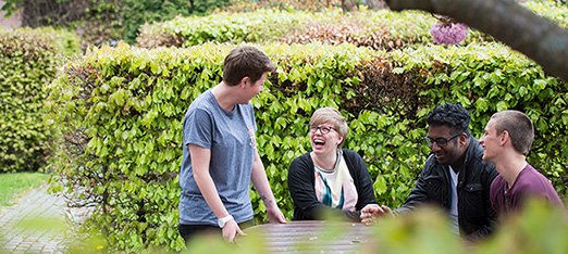 Studenter på campus