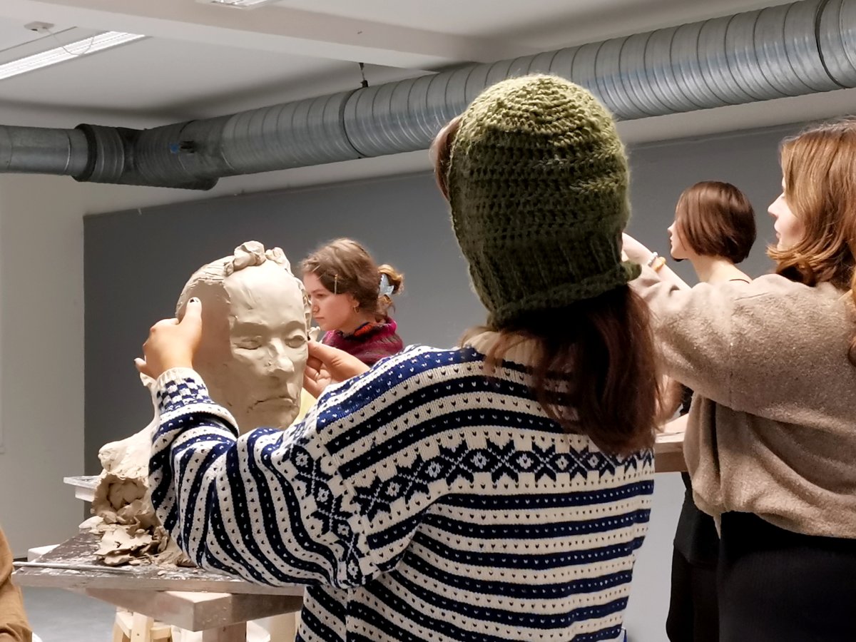 Fra undervisningsperiode med leire