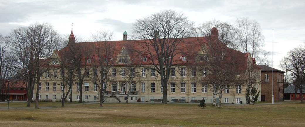 Utsiden av Dronning Mauds Minne Høgskole